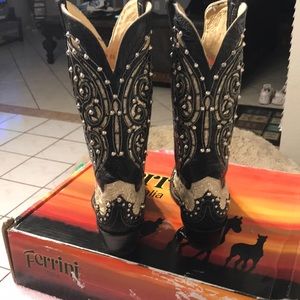 Like New! Ferrini Italia Punk Princess VToe Boots